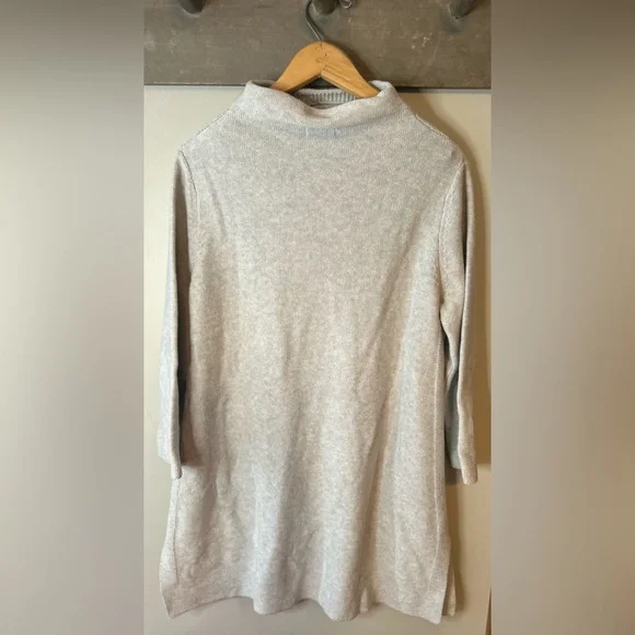 Minimal tunic length sweater - Picture 8 of 12